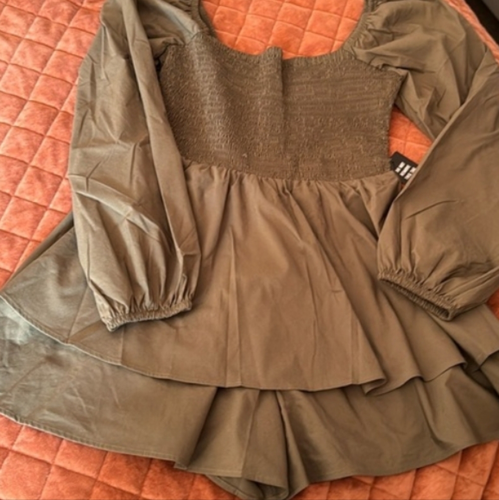 Express Olive green ruffle short detailed romper 24 inches p2p - Picture 4 of 5
